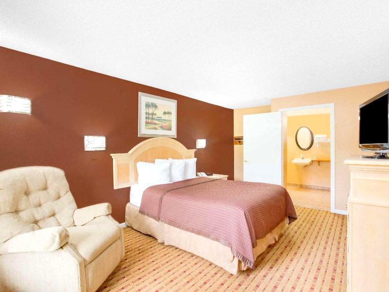 デイズ イン バイ ウィンダム コロンバス トライオン (Days Inn by Wyndham Columbus Tryon)の写真