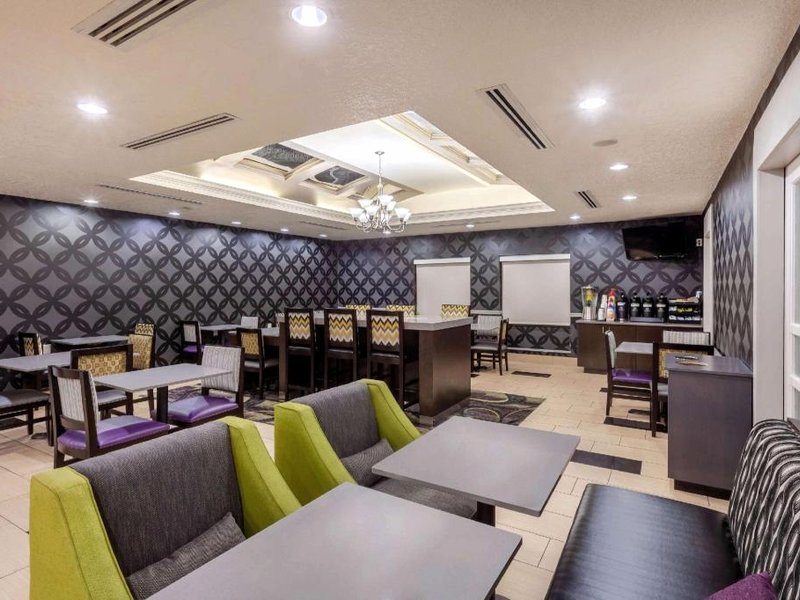 ラ キンタ イン & スイーツ バイ ウィンダム ポート オレンジ / デイトナ (La Quinta Inn & Suites by Wyndham Port Orange / Daytona)の写真