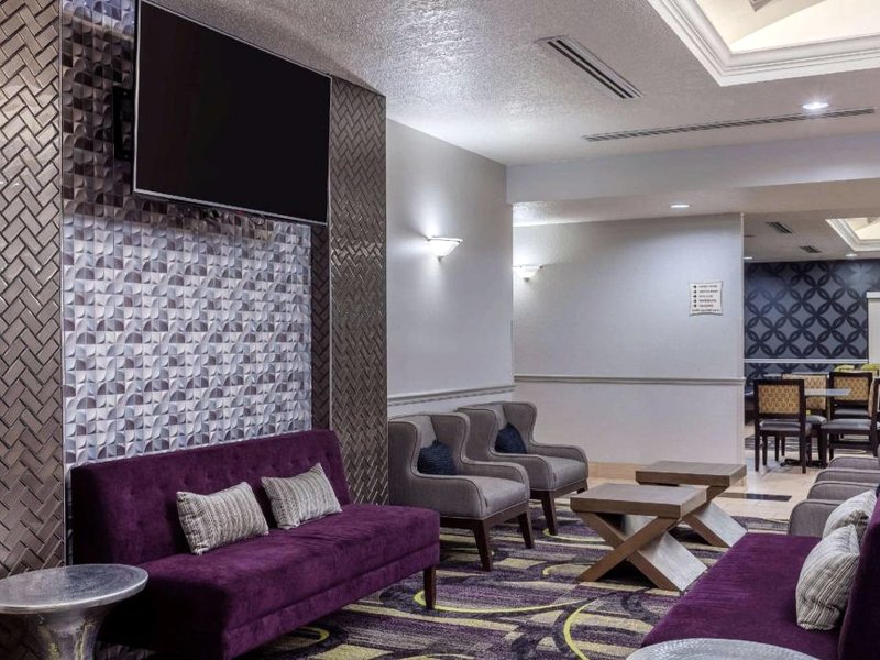 ラ キンタ イン & スイーツ バイ ウィンダム ポート オレンジ / デイトナ (La Quinta Inn & Suites by Wyndham Port Orange / Daytona)の写真