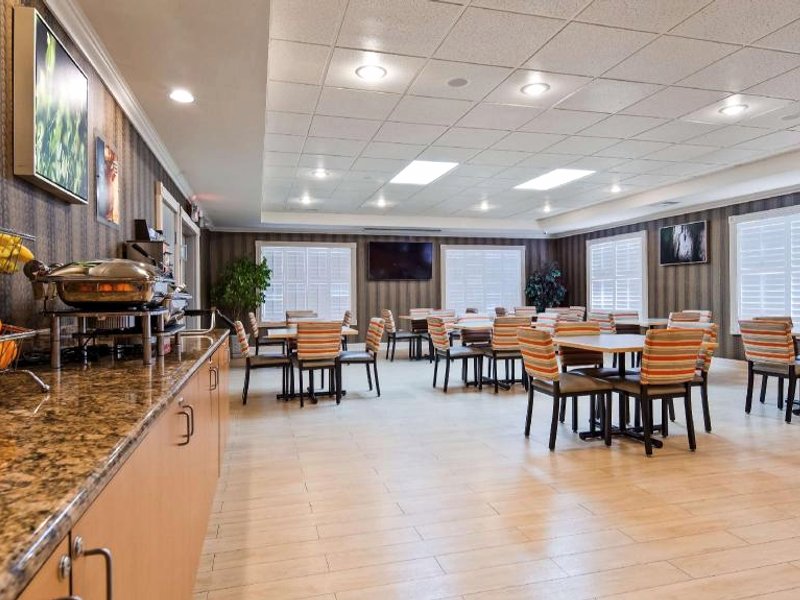 ベストウェスタン プラス ラマ イン アンド スイーツ (Best Western Plus Rama Inn and Suites)の写真