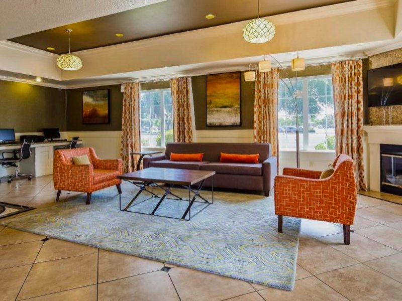 ベストウェスタン プラス ラマ イン アンド スイーツ (Best Western Plus Rama Inn and Suites)の写真