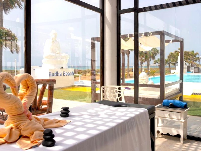 Hotel LIVVO Budha Beachの写真