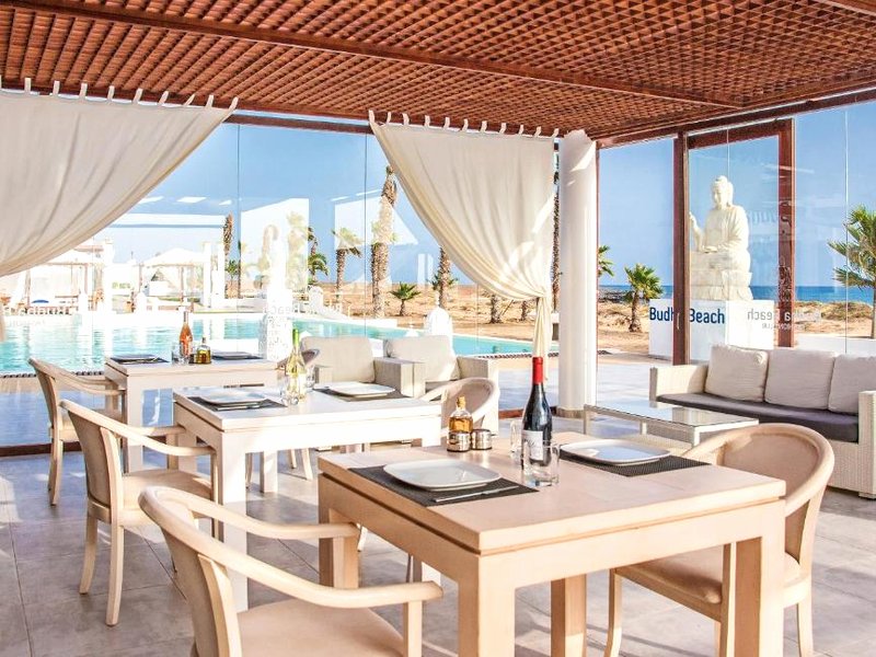 Hotel LIVVO Budha Beachの写真