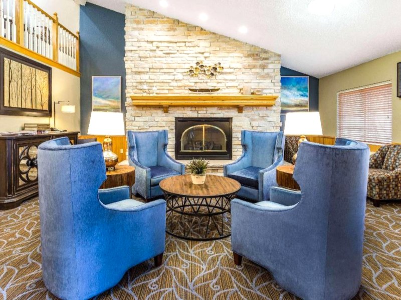 AmericInn by Wyndham Hotel and Suites Long Lakeの写真