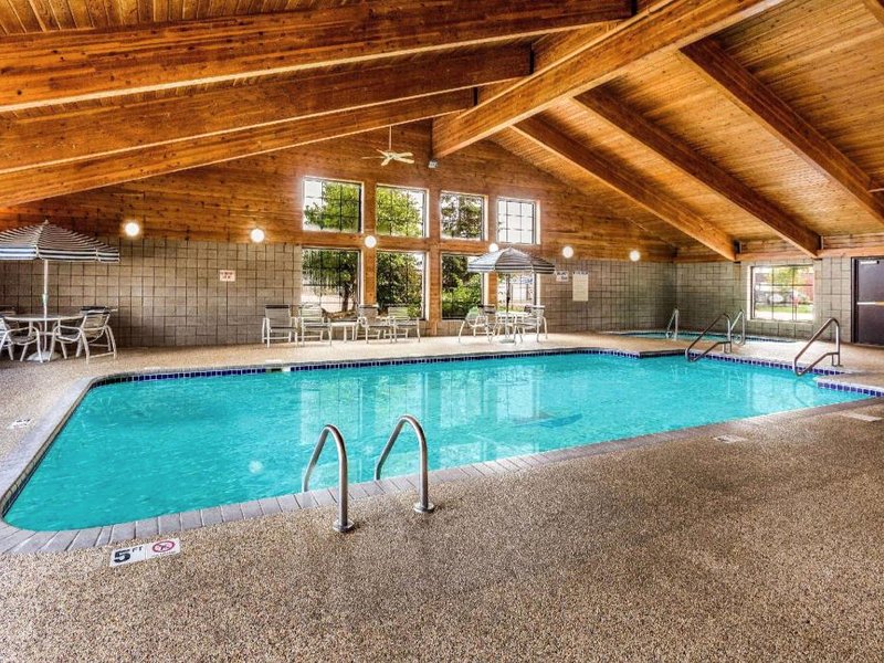 AmericInn by Wyndham Hotel and Suites Long Lakeの写真