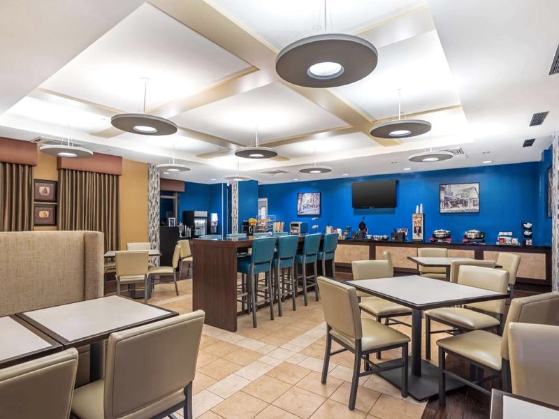 ベストウェスタン プラス ユニバーシティ パーク イン アンド スイーツ (Best Western Plus University Park Inn and Suites)の写真
