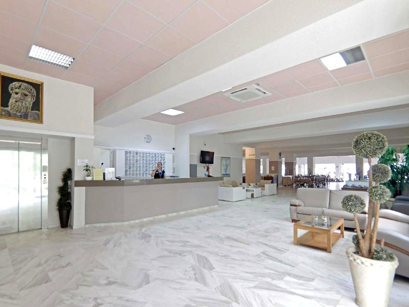 Sun Beach Hotel-Platamonasの写真