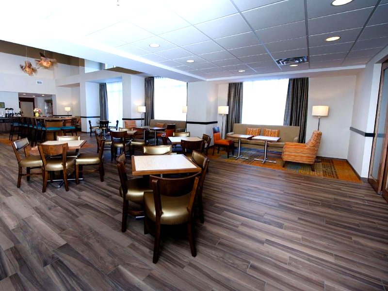 ハンプトン イン&スイーツ バイ ヒルトン トゥルロ (Hampton Inn & Suites by Hilton Truro)の写真