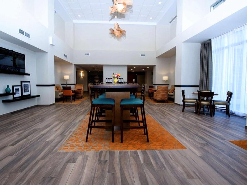 ハンプトン イン&スイーツ バイ ヒルトン トゥルロ (Hampton Inn & Suites by Hilton Truro)の写真