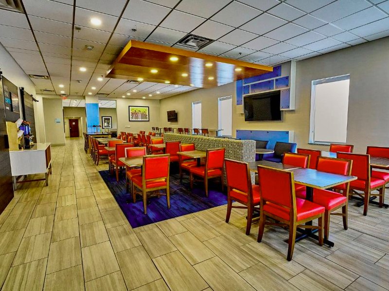Holiday Inn Express Charleston-Civic Center By IHGの写真
