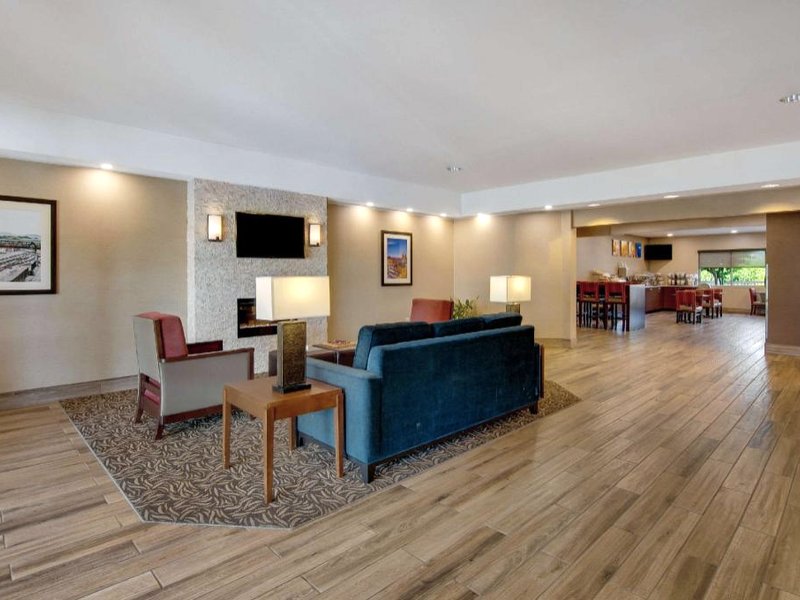コンフォート イン エアポート (Comfort Inn Airport)の写真