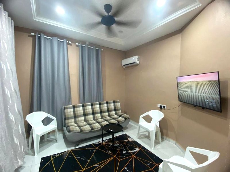 ［セラマ］一軒家（100m²）｜ 3ベッドルーム／2バスルーム (Homestay dalam dusun di Jalan Lata Rambung)の写真