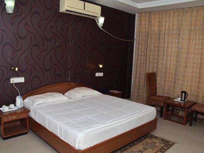 Hotel Shine 72 (Kala Amb)の写真