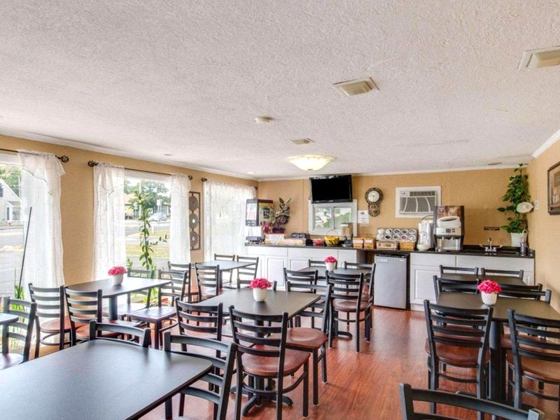 ロードウェイ イン オーリンズ ケープ コッド (Rodeway Inn Orleans - Cape Cod)の写真