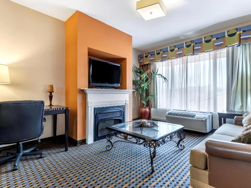 Comfort Inn & Suites Asheboro Eastの写真