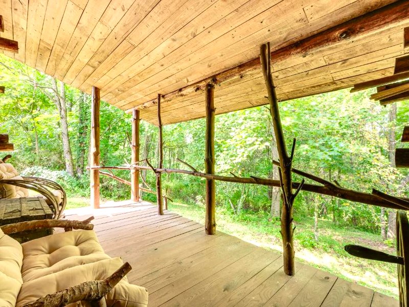 Handcrafted Log Cabin on 3 Acres 14 Mi to Cantonの写真