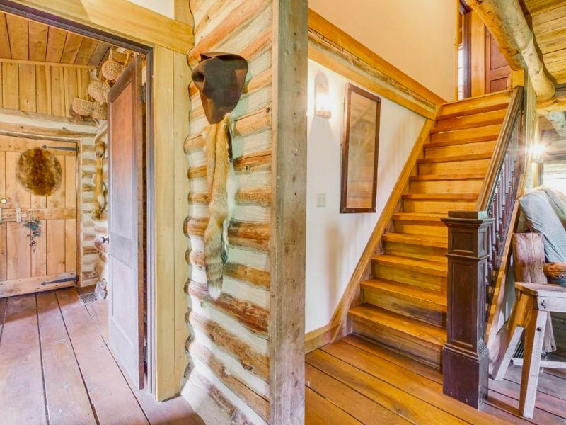 Handcrafted Log Cabin on 3 Acres 14 Mi to Cantonの写真