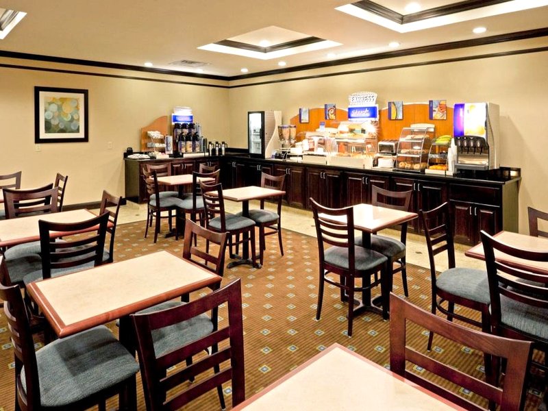 Holiday Inn Express Hotel & Suites Syracuse North Airport Area By IHGの写真