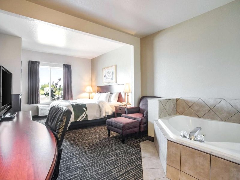 Quality Inn Parsons Northの写真