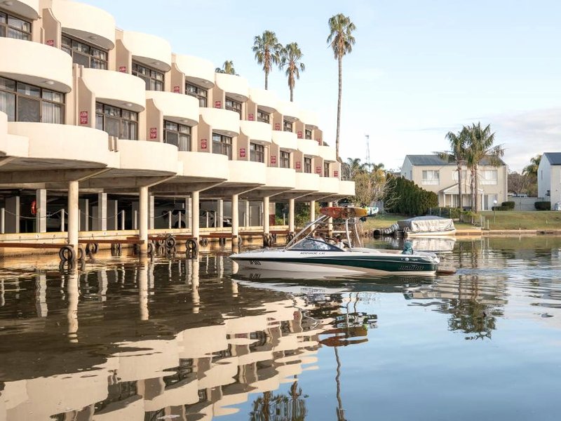 カプリ ウォーターズ カントリー クラブ (Capri Waters Country Club)の写真