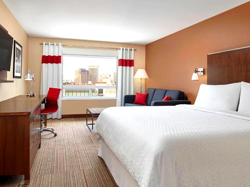 フォー ポインツ バイ シェラトン レジャイナ (Four Points by Sheraton Regina)の写真