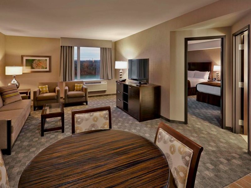 ダブルツリー バイ ヒルトン ローレンスバーグ (DoubleTree by Hilton Lawrenceburg)の写真