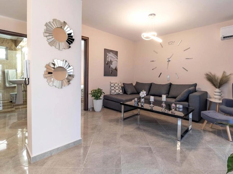 John Apartmentsの写真