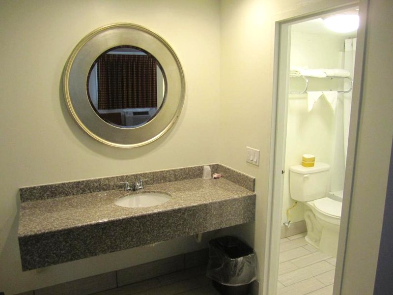 Travel Inn and Suitesの写真