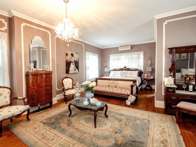 Mathis House, A Victorian Bed & Breakfast and Tea Room at 600 Mainの写真