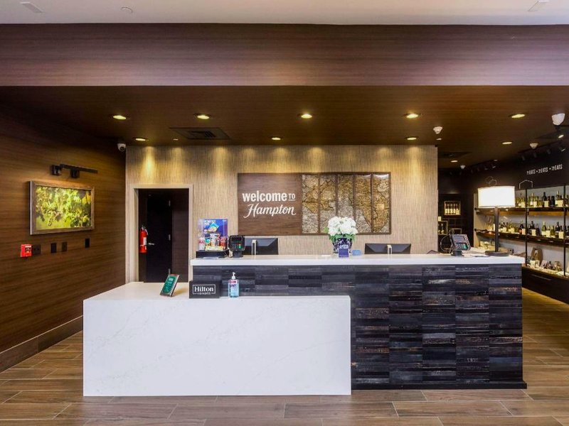 Hampton Inn & Suites Dobsonの写真