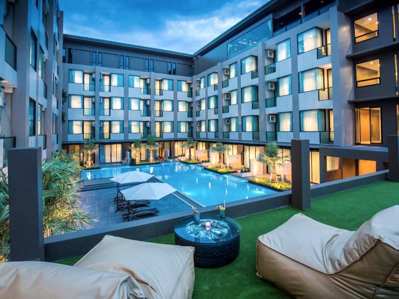 ザ クリスタル ホテル ブリラム (The Crystal Hotel Buriram)の写真