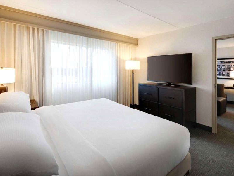 エンバシー スイーツ バイ ヒルトン デトロイト トロイ オーバーンヒルズ (Embassy Suites by Hilton Detroit Troy Auburn Hills)の写真