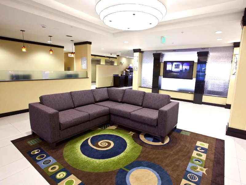 ホリデイ イン エクスプレス アンド スイーツ デトロイト ノース トロイ バイ IHG (Holiday Inn Express and Suites Detroit North-Troy By IHG)の写真