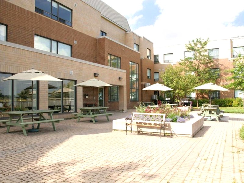 Residence & Conference Centre - King Cityの写真