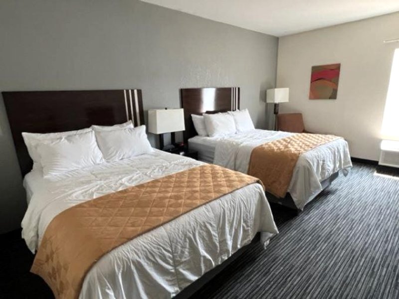 American Inn and Suites Houghton Lakeの写真