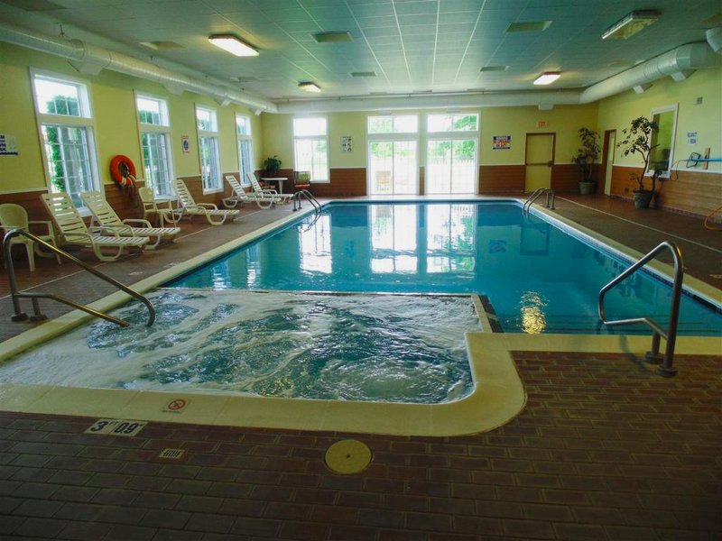 American Inn and Suites Houghton Lakeの写真