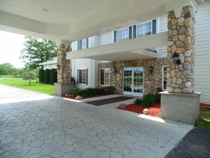 American Inn and Suites Houghton Lakeの写真