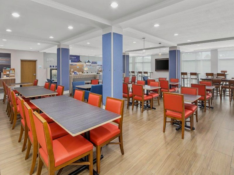 Holiday Inn Express Hotel & Suites Palm Bay By IHGの写真
