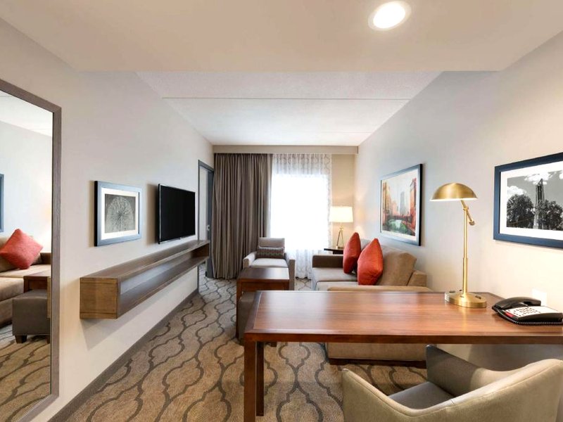 Embassy Suites by Hilton Chicago Napervilleの写真