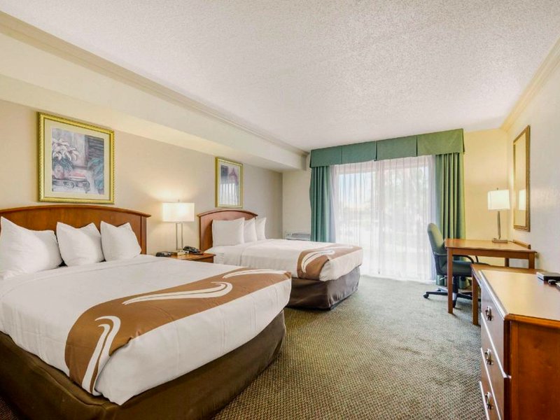 クオリティ イン&スイーツ ターポン スプリングス サウス (Quality Inn & Suites Tarpon Springs South)の写真