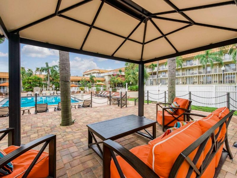 クオリティ イン&スイーツ ターポン スプリングス サウス (Quality Inn & Suites Tarpon Springs South)の写真
