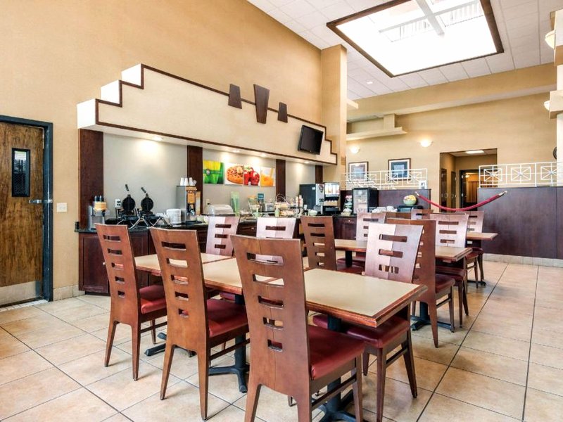 クオリティ イン&スイーツ ターポン スプリングス サウス (Quality Inn & Suites Tarpon Springs South)の写真