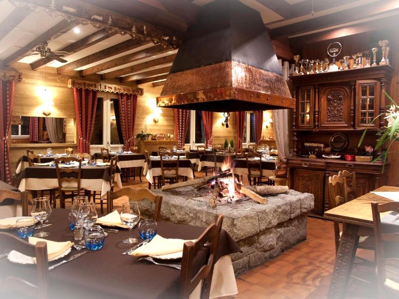 Hotel - Restaurant - Bar - Le Sapin Fleuriの写真