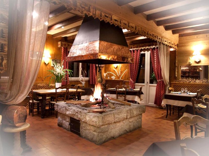 Hotel - Restaurant - Bar - Le Sapin Fleuriの写真