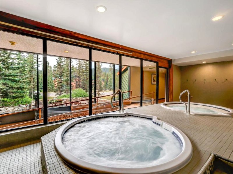 レイク ルイーズ イン (Lake Louise Inn)の写真