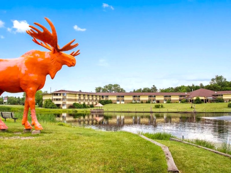 シュアステイ プラス ホテル バイ ベスト ウェスタン ブラック リバー フォールズ (SureStay Plus Hotel by Best Western Black River Falls)の写真