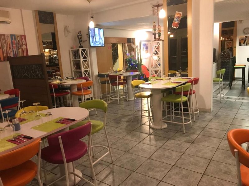 Hotel Couleurs Sud Centre-ville Gare Charleville-Mezieresの写真