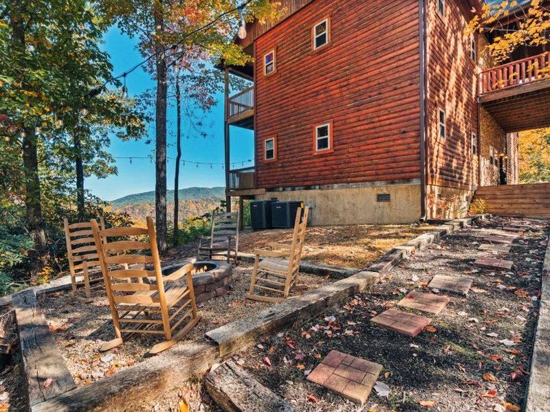 Top Mtn Views, Hottub, Games, 4 Suites, Petsの写真