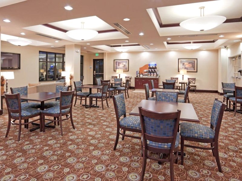 ホリデイ イン エクスプレス ＆ スイーツ クロービス フレズノ エリア バイ IHG (Holiday Inn Express & Suites Clovis Fresno Area By IHG)の写真