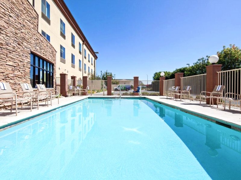 ホリデイ イン エクスプレス ＆ スイーツ クロービス フレズノ エリア バイ IHG (Holiday Inn Express & Suites Clovis Fresno Area By IHG)の写真